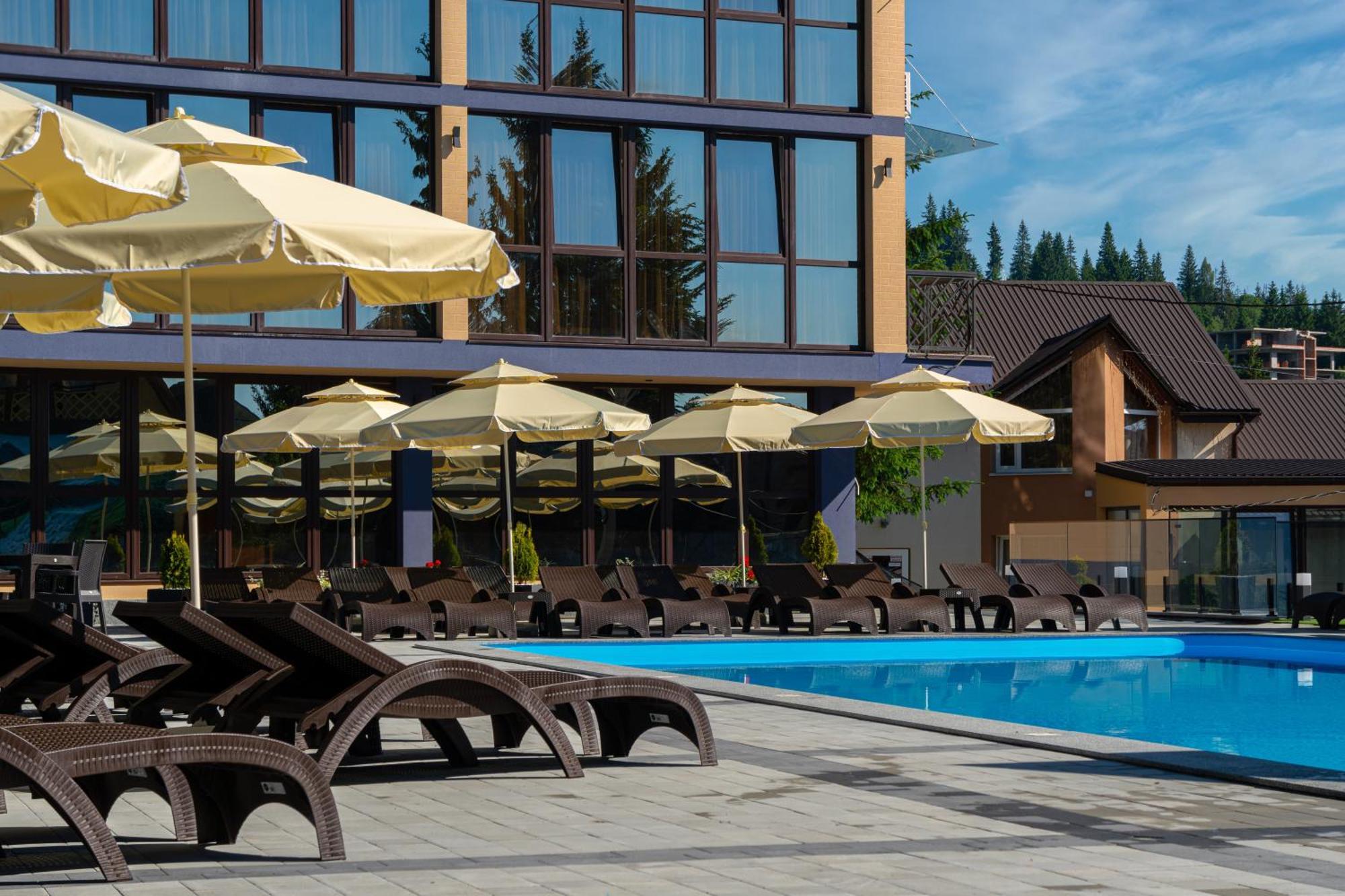 Summit Hotell Jablunytsja Eksteriør bilde