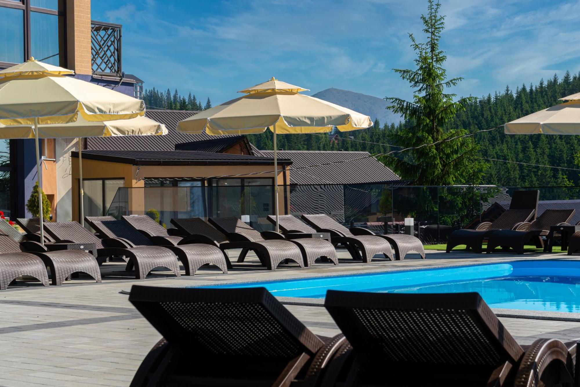 Summit Hotell Jablunytsja Eksteriør bilde