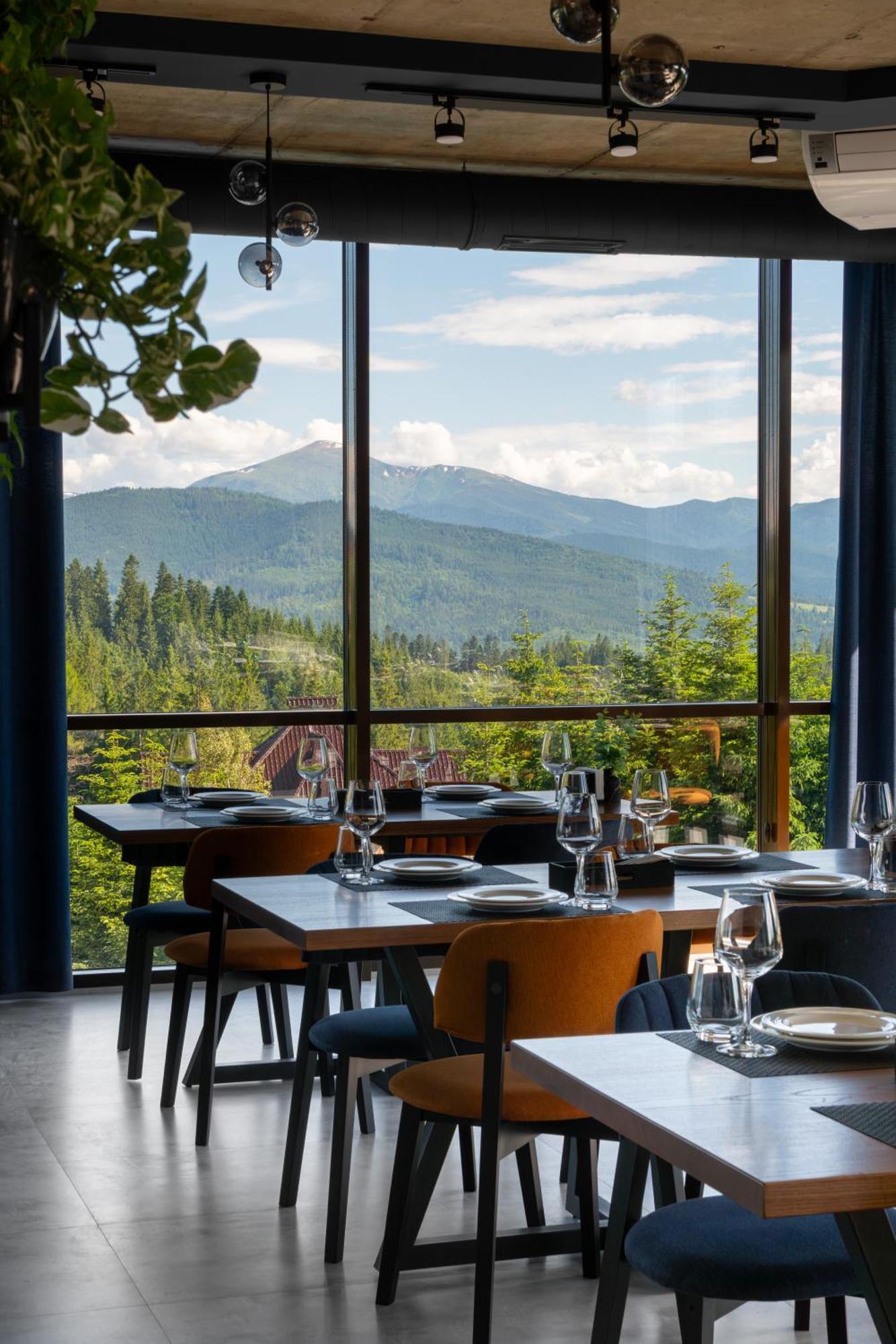Summit Hotell Jablunytsja Eksteriør bilde